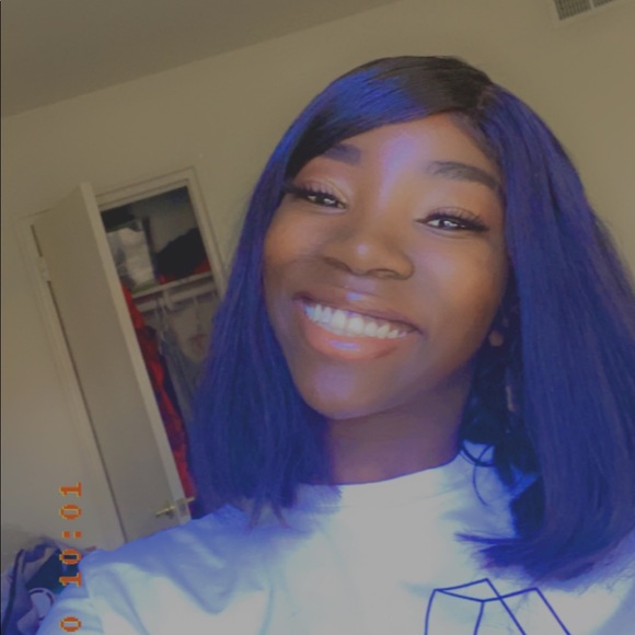 Meet your Posher, Manuela - Picture 1 of 1